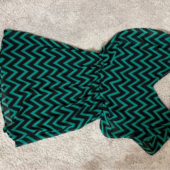 Buttons Green and Black zigzag mini dress. Size small - Picture 8 of 8